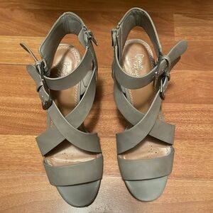 Crown Vintage Women’s Gray Wedge Strappy Sandals, Size 8